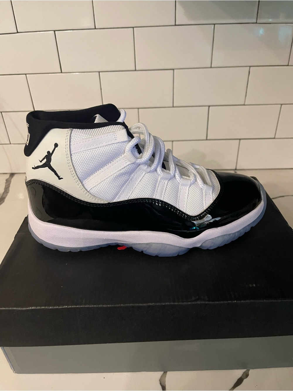 Men’s Retro 11 Concord Size 6.5.